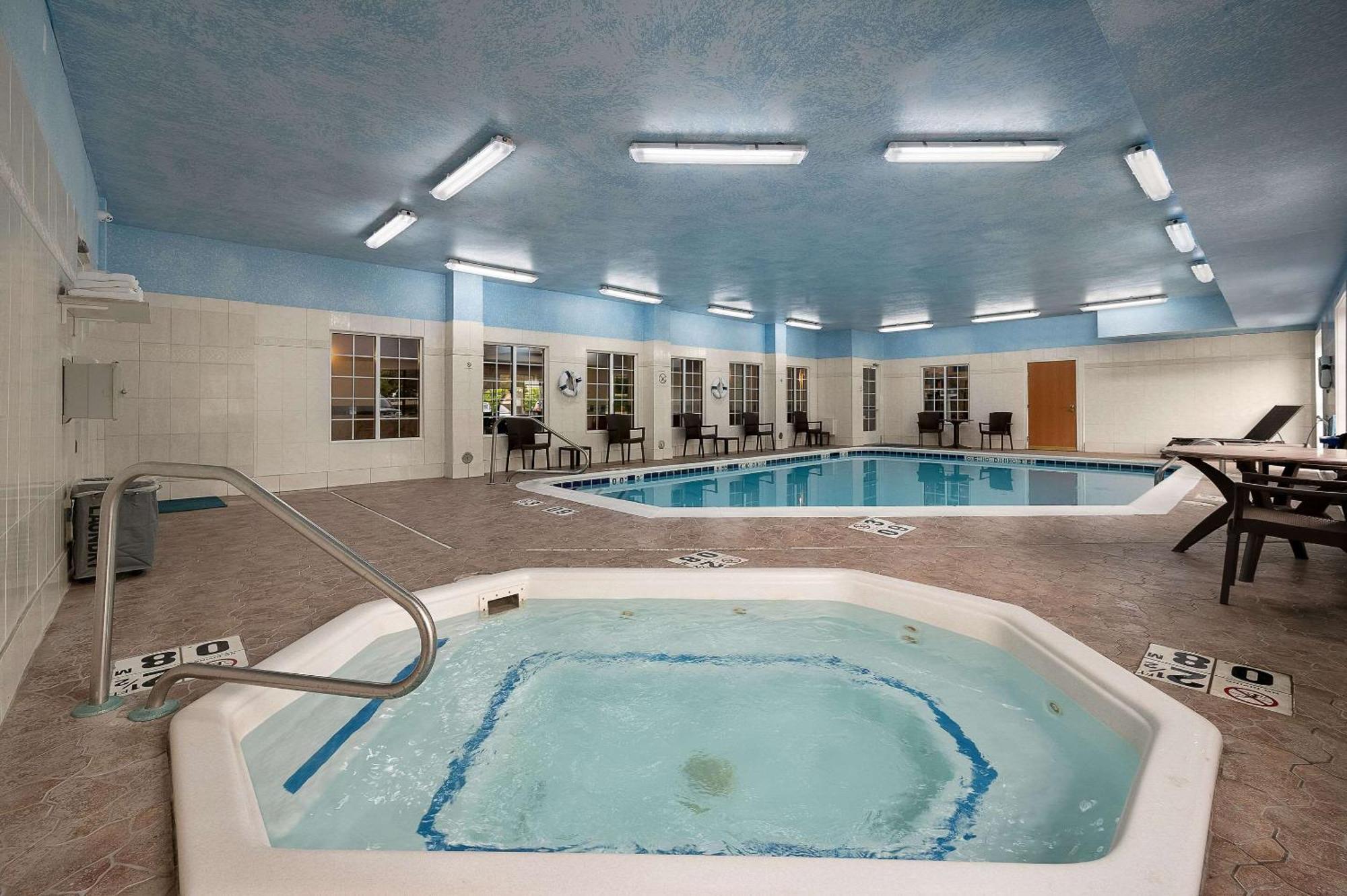 Comfort Inn & Suites Fenton Esterno foto