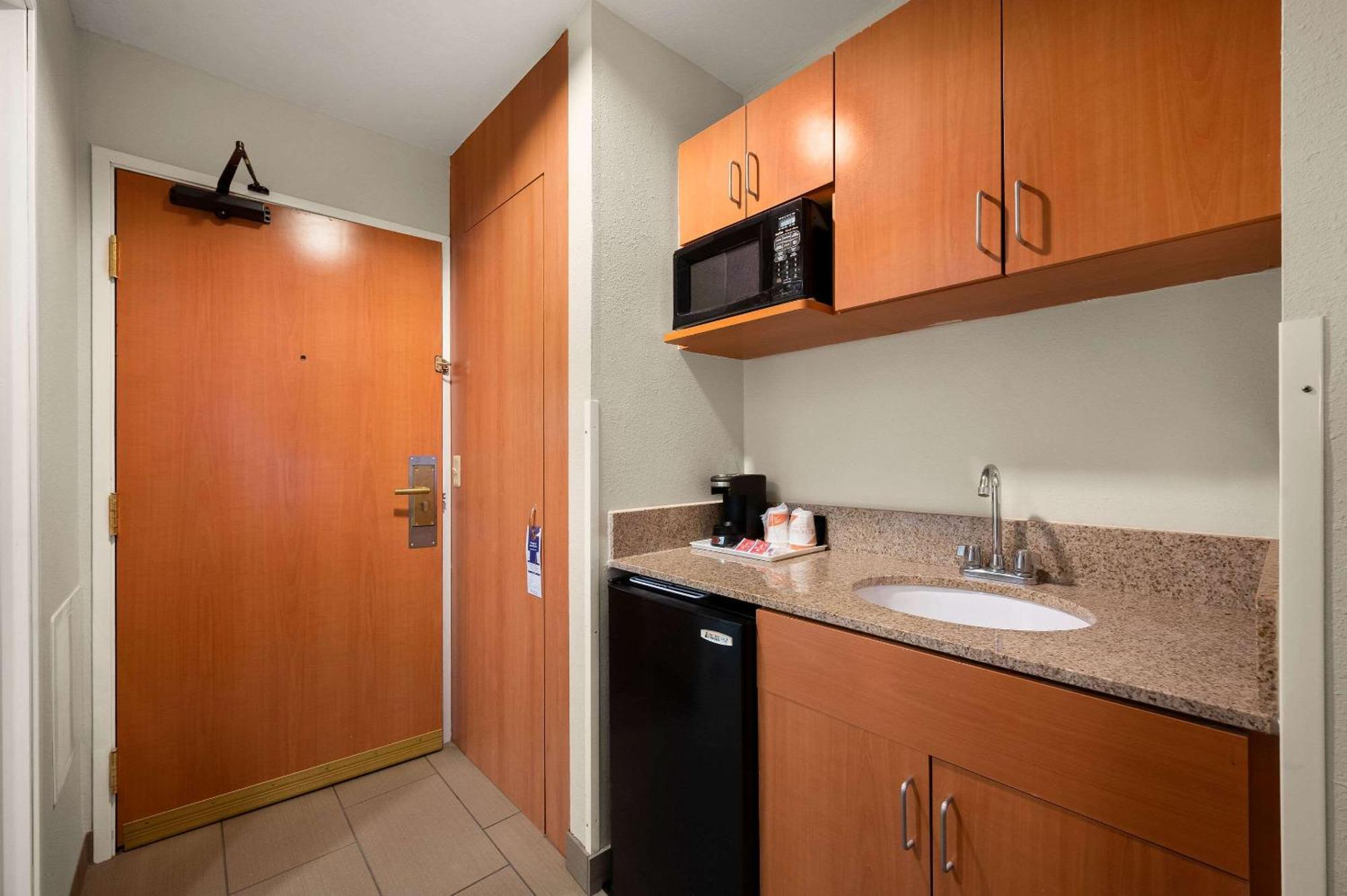 Comfort Inn & Suites Fenton Esterno foto