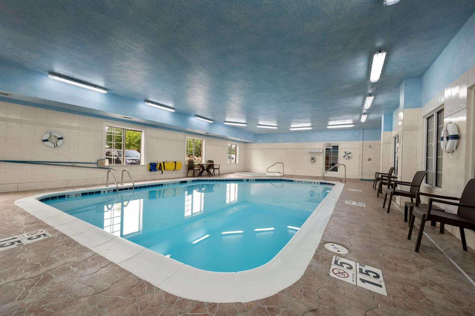 Comfort Inn & Suites Fenton Esterno foto